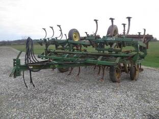 John Deere 1010