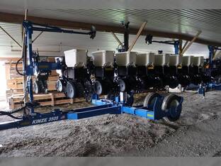 2025 Kinze 3505