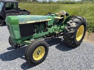 John Deere 2640