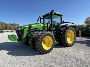 2022 John Deere 8R 230