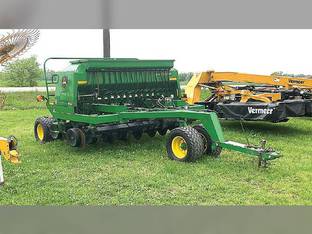 John Deere 1590