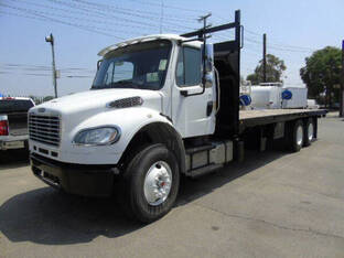 2018 Freightliner M2  26' FLATBED