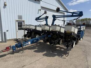 2005 Kinze 3200