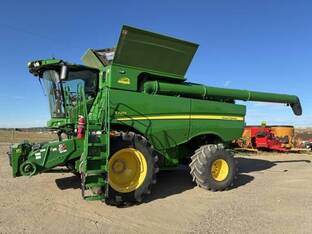 2023 John Deere S780