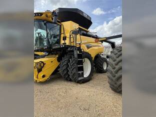 New Holland CR8.90