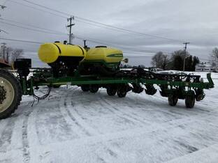 2017 John Deere 1775NT