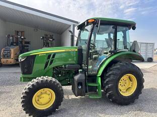 2017 John Deere 5100E