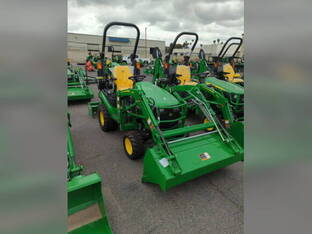 2024 John Deere 1025R with Top and Tilt