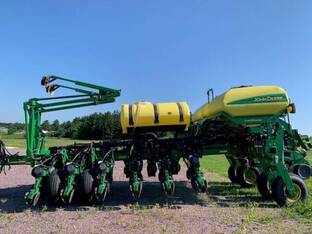 2015 John Deere 1775NT