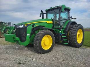 2023 John Deere 8R 250