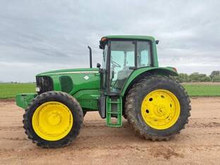 2007 John Deere 7220