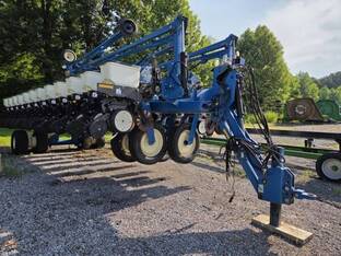 2008 Kinze 3700