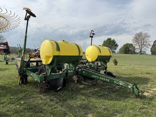 John Deere 7240