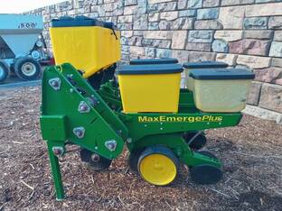 John Deere 7300