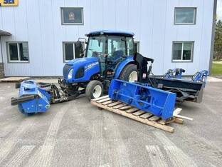 2016 New Holland Boomer 37