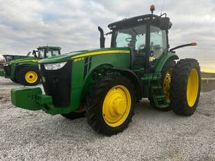 2011 John Deere 8235R