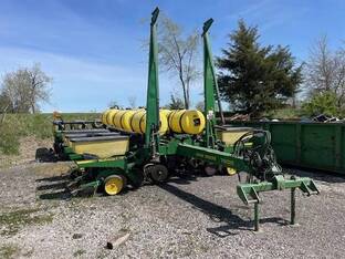 John Deere 7200