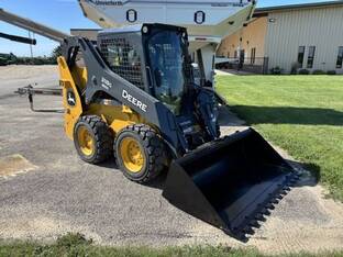 2023 John Deere 318G