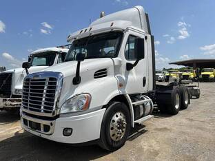 2020 Freightliner CASCADIA 113