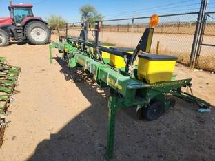 2008 John Deere 1700