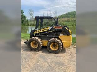 2015 New Holland L220