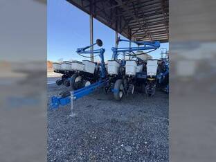 2016 Kinze 3200