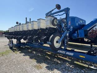 2019 Kinze 3600