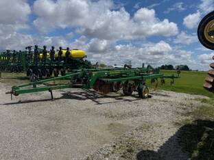 2003 John Deere 2700