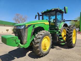 2022 John Deere 8R 250