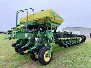 2010 John Deere 1770NT