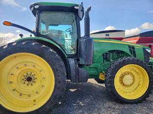 2014 John Deere 8260R