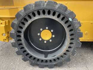 John Deere 12-16.5 / 33x6x11