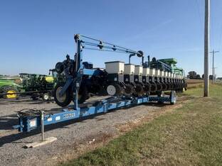 2000 Kinze 3600