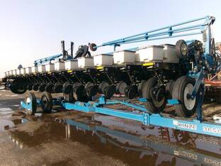 2006 Kinze 3650