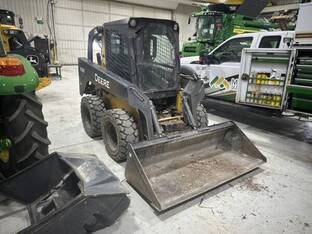 2010 John Deere 318D