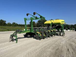 2017 John Deere 1775NT