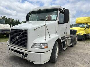 2013 Volvo VNM64T200