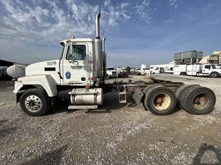 2002 Mack CH613