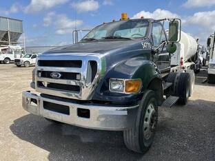 2004 Ford F750 SD