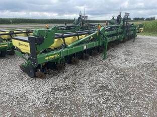 2021 John Deere 1725