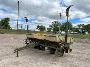 John Deere 7000
