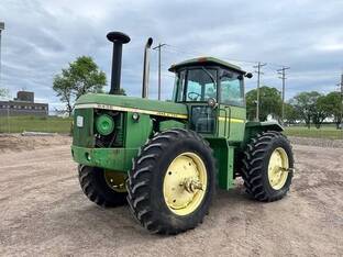 1976 John Deere 8430