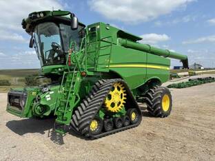 2023 John Deere S790
