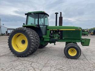 1990 John Deere 4555