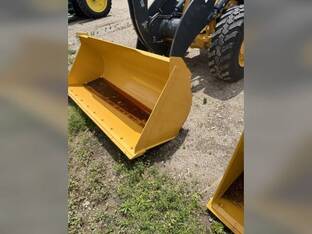 2024 John Deere BYT11582