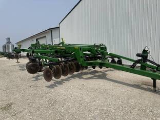 2011 John Deere 2700