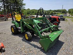 2004 John Deere 2210