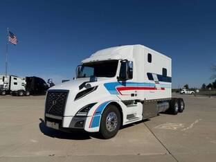 2020 Volvo VNL64T300