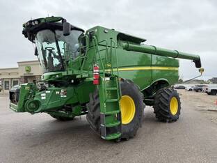 2023 John Deere S780