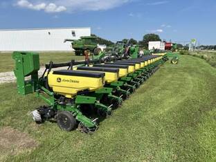 2015 John Deere 1725